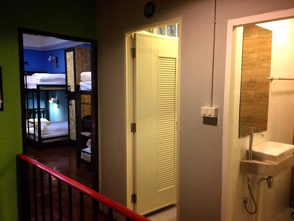 Eden Walking Street Hostel Chiang Mai Exterior photo