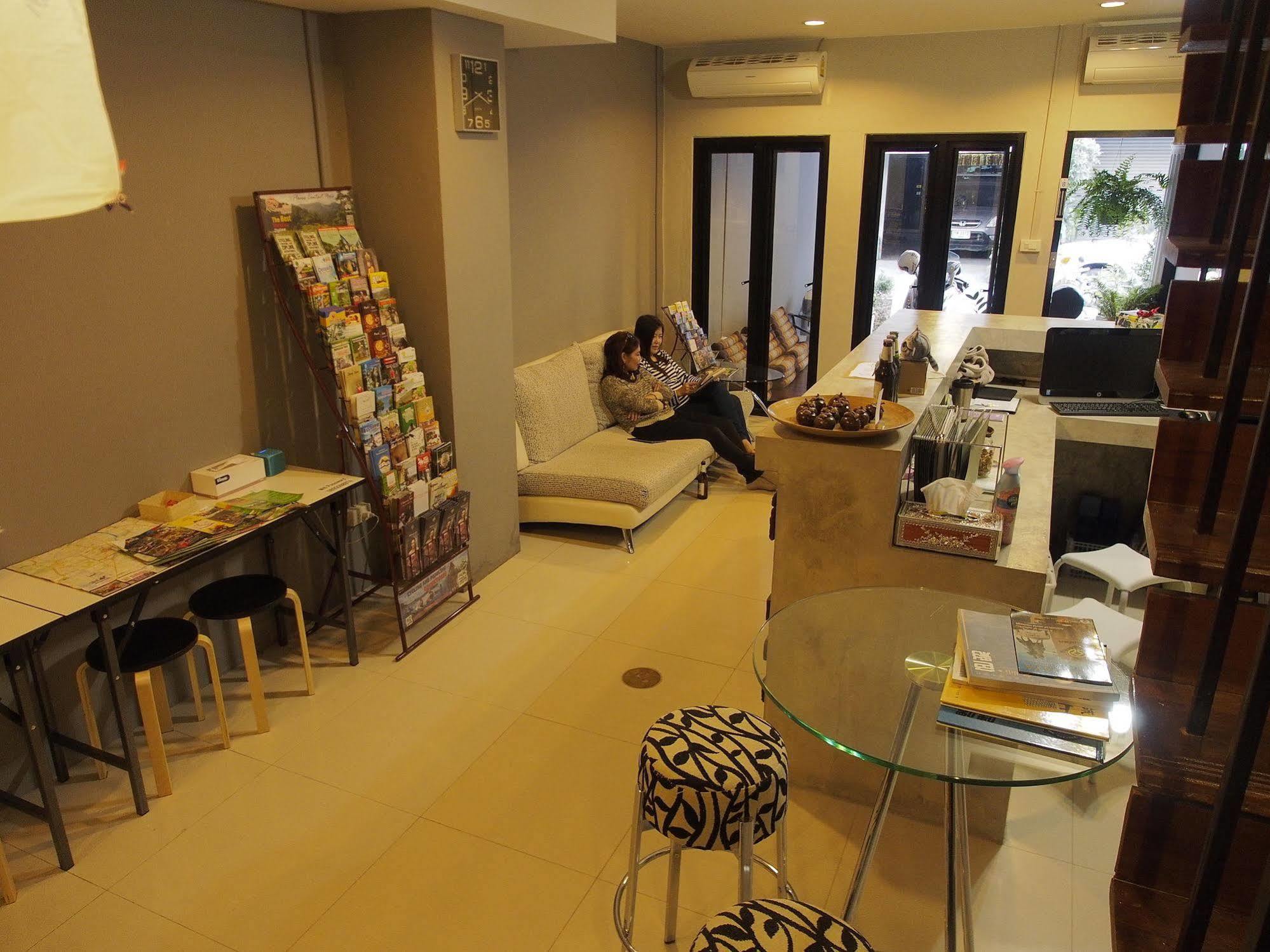 Eden Walking Street Hostel Chiang Mai Exterior photo