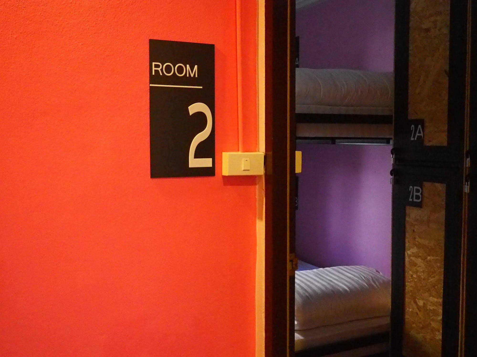 Eden Walking Street Hostel Chiang Mai Exterior photo