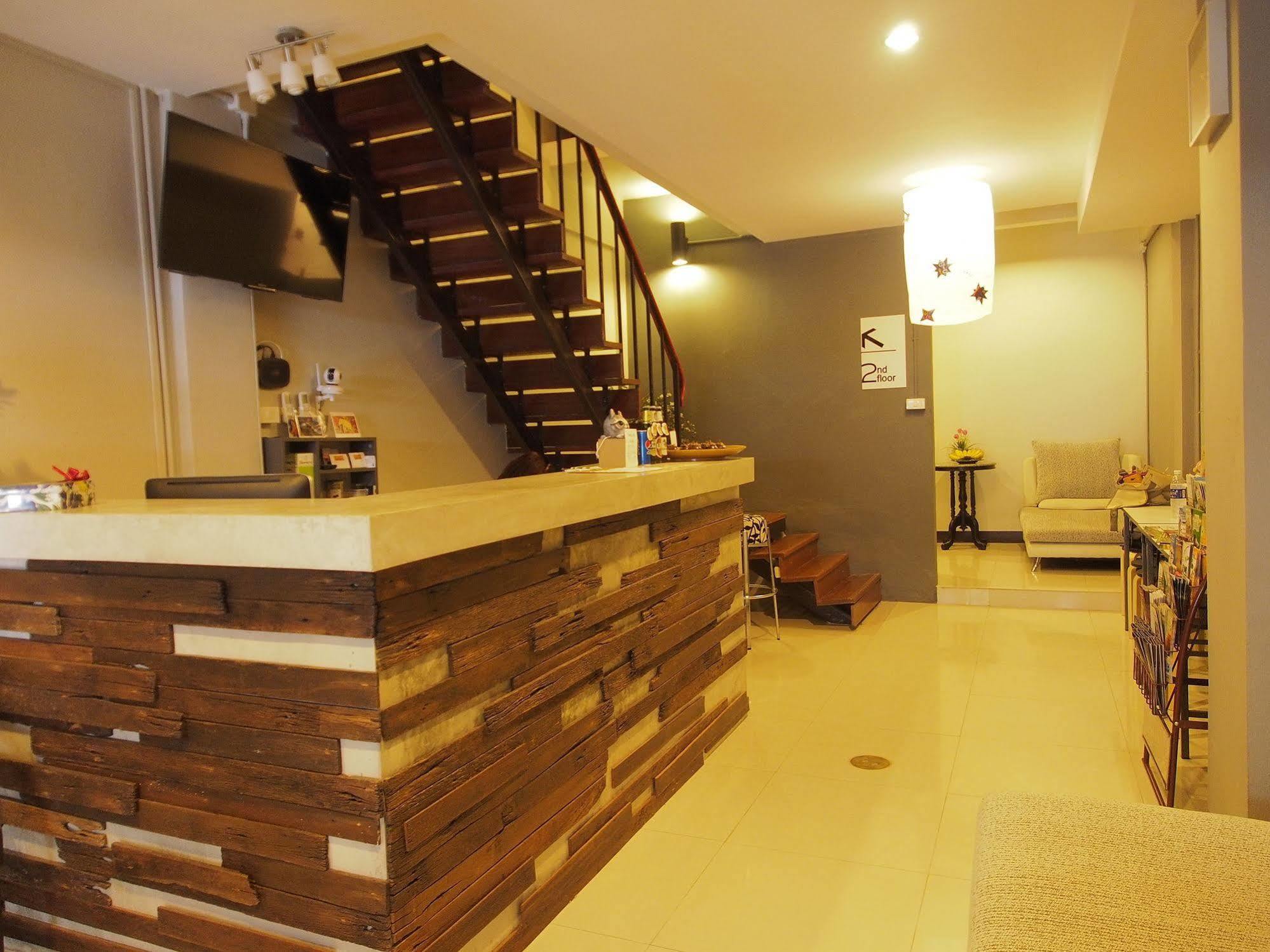 Eden Walking Street Hostel Chiang Mai Exterior photo