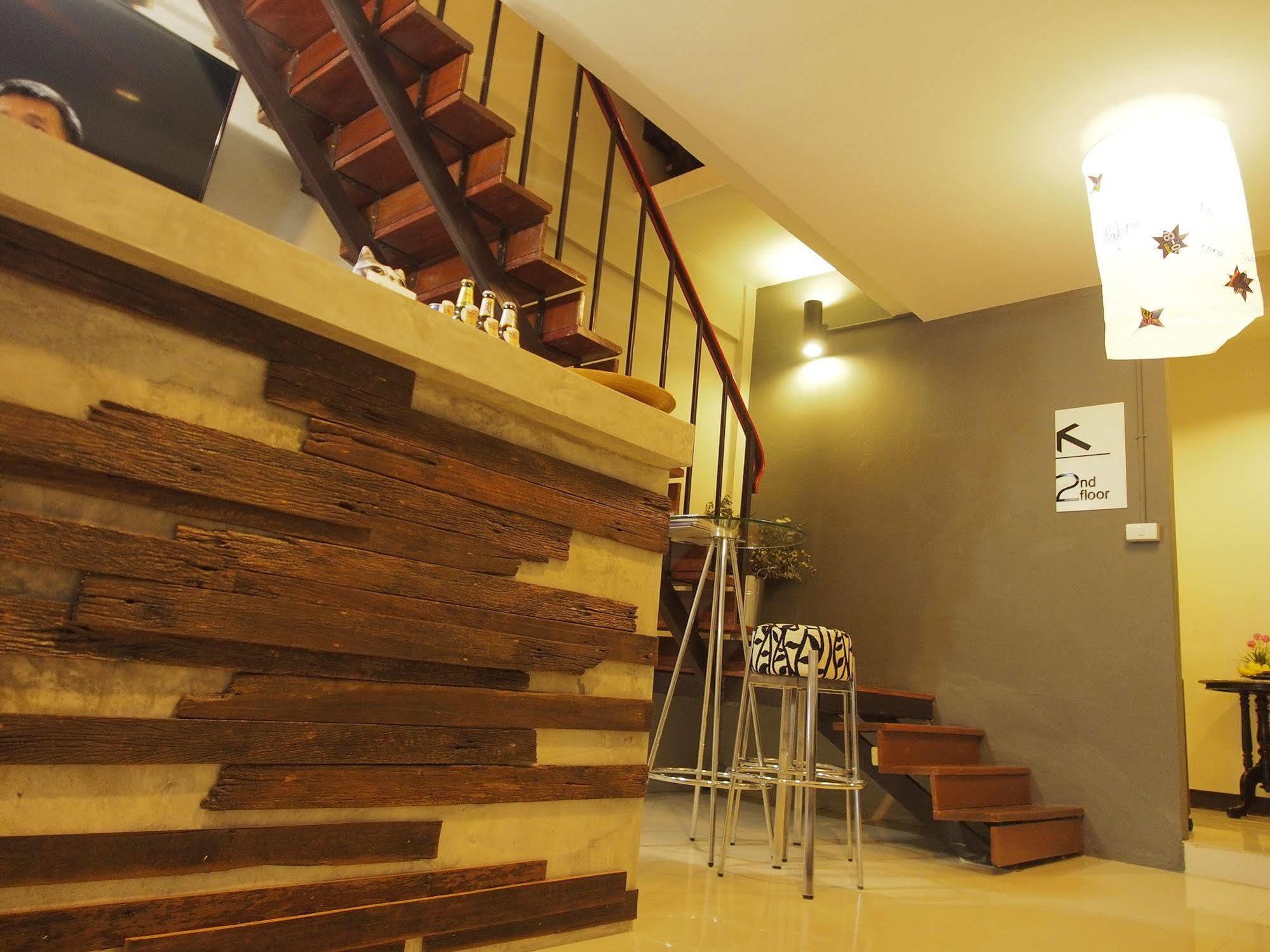 Eden Walking Street Hostel Chiang Mai Exterior photo