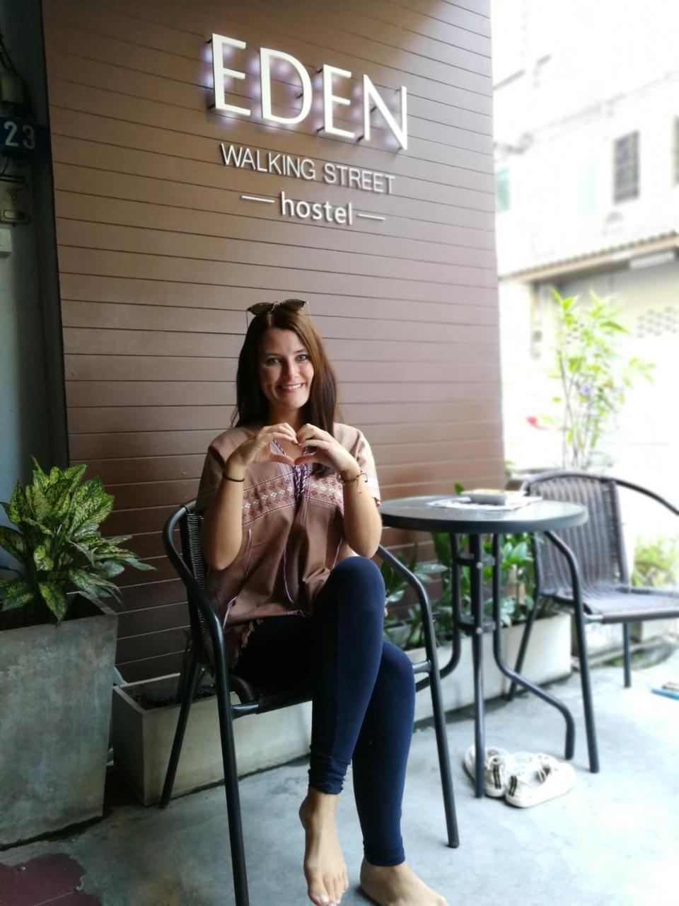 Eden Walking Street Hostel Chiang Mai Exterior photo