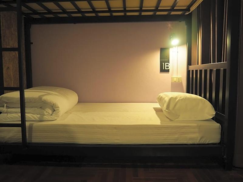 Eden Walking Street Hostel Chiang Mai Exterior photo