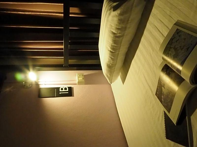 Eden Walking Street Hostel Chiang Mai Exterior photo